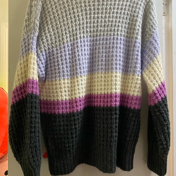 Universal Thread Sweater - Picture 4 of 4